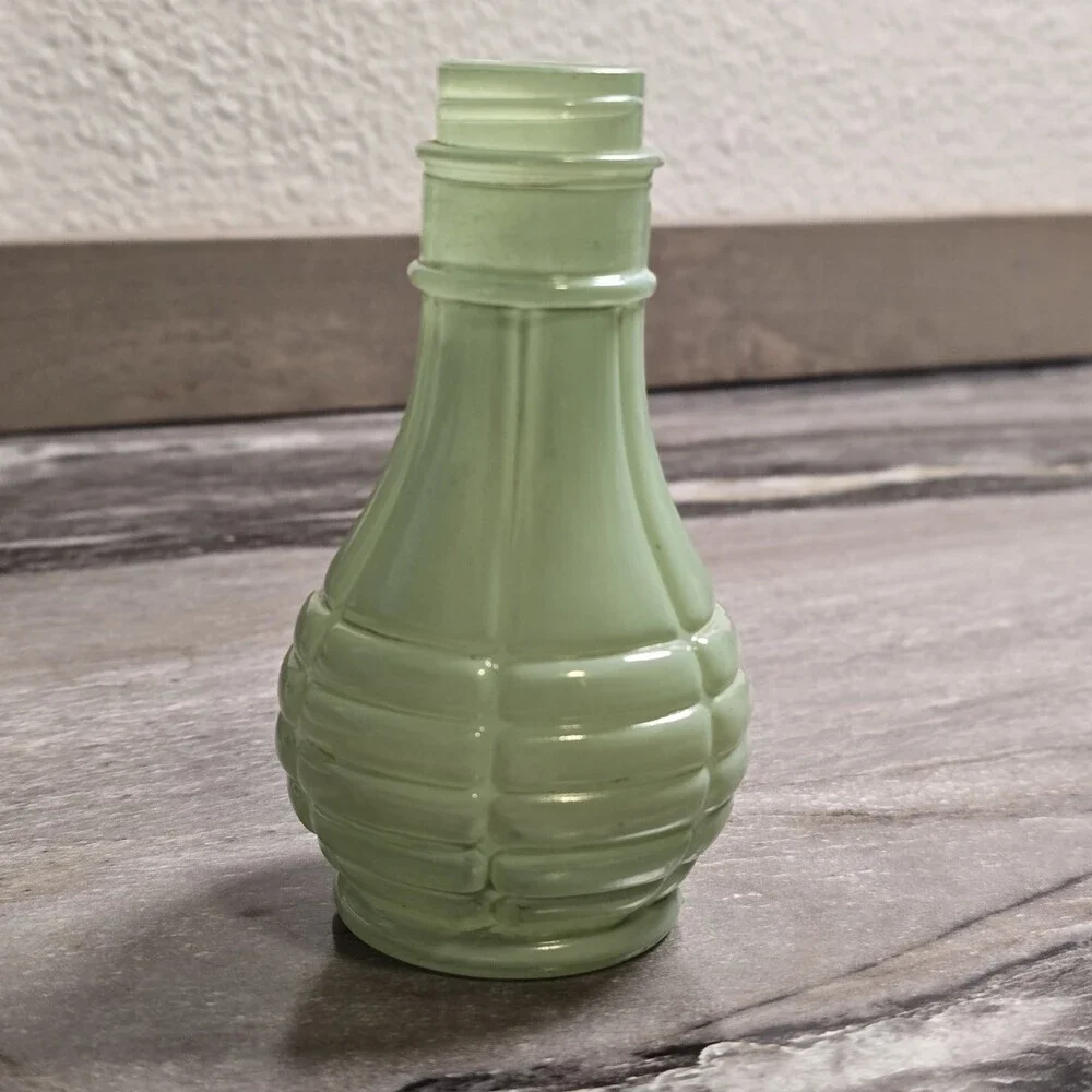 Vintage Jadeite Uranium Glass Powder Jar Shaker Base Art Deco 4” UV Reactive Glo